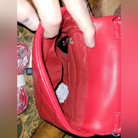 Badgley Mischka Chic Red Handbag with Pearl Handle - Picture 4 of 7